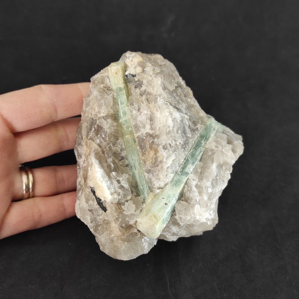 Aquamarine Cristal - Hauteur : 9 cm - Largeur : 8 cm- 630 g - (1) #2.1