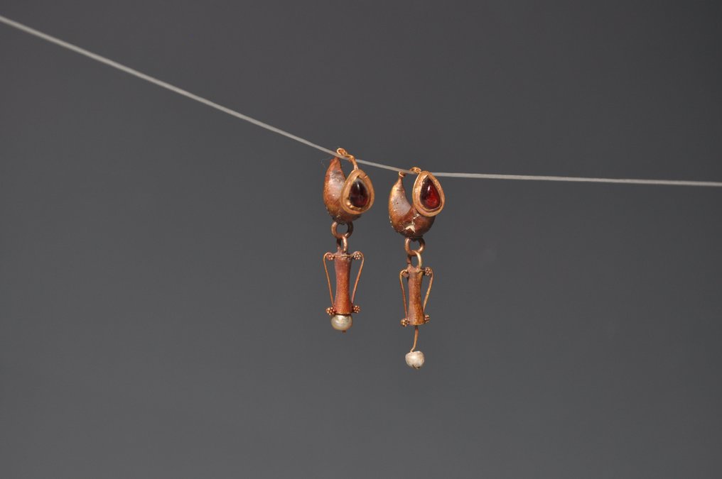 Römisches Reich Gold Ohrringe mit amphorenförmigen Tropfen und Perlen - 3.8 cm #2.1