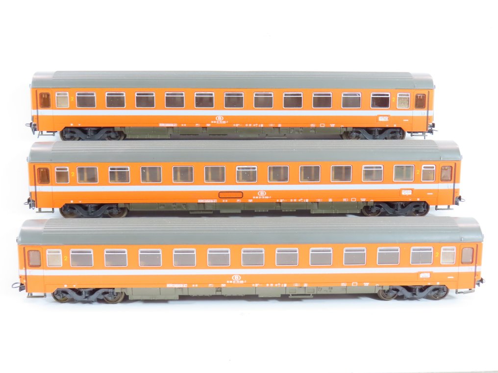 Roco H0 - 4237D - Model train passenger carriage (3) - 3x Four-axle express train passenger cars, 2nd class - NMBS #1.1