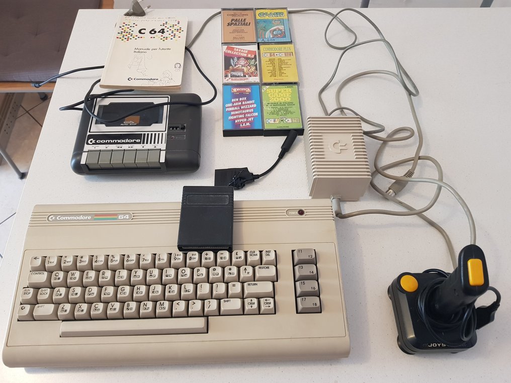 Commodore 64 - Set med tv-spelkonsol + spel - Utan original låda #1.1