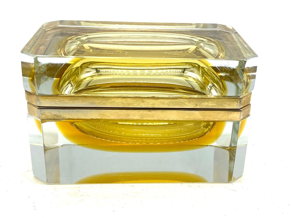 Jewellery box - Large finely crafted submerged glass jewelery box / casket (weight 1,100 grams) #1.1