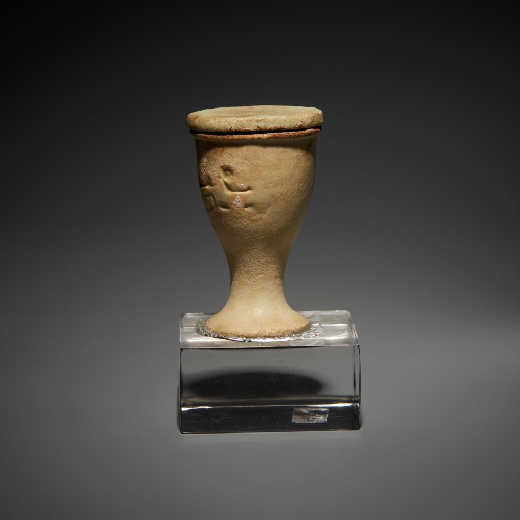 Antiguo Egipto Fayenza Vaso de ofrenda con inscripción. Período Tardío, 664 - 332 a.C. 4,8 cm de altura. #2.1