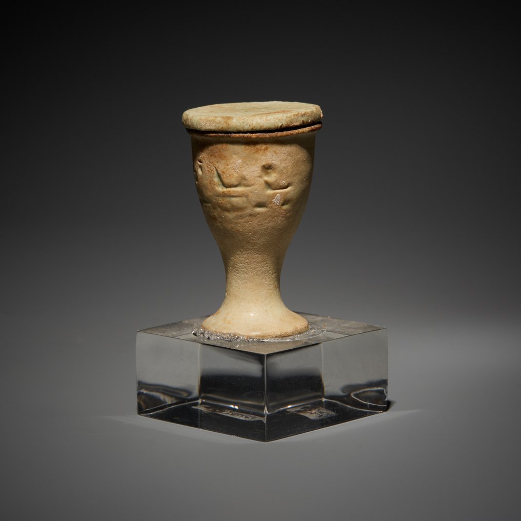 Antiguo Egipto Fayenza Vaso de ofrenda con inscripción. Período Tardío, 664 - 332 a.C. 4,8 cm de altura. #1.2