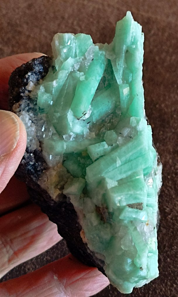 Exceptionell smaragdkristallkluster / matris - Höjd: 90 mm - Bredd: 86 mm- 332 g - (1) #2.1