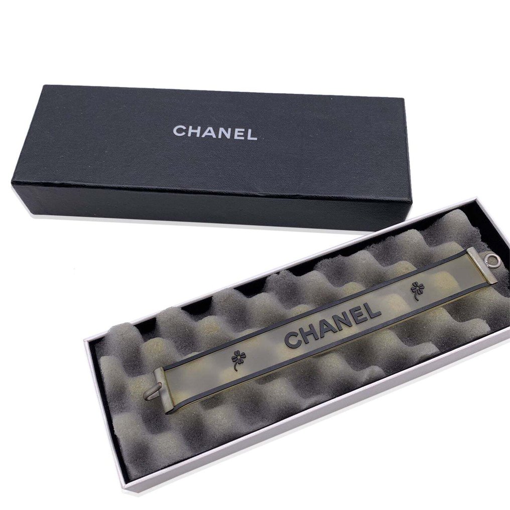 Chanel - Vintage Clear and Black Rubber Logo Quatrefoil Bracelet - Bransoletka #1.2