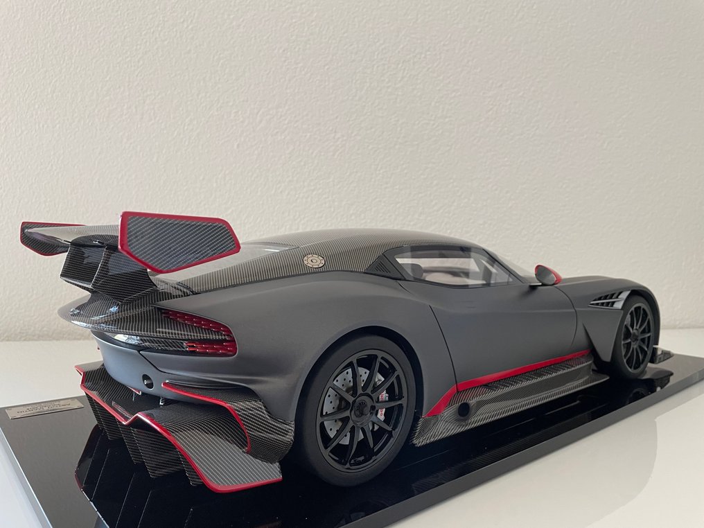 1:8 - Model car - Aston Martin Vulcan Limited Edition of 2 only #2.1