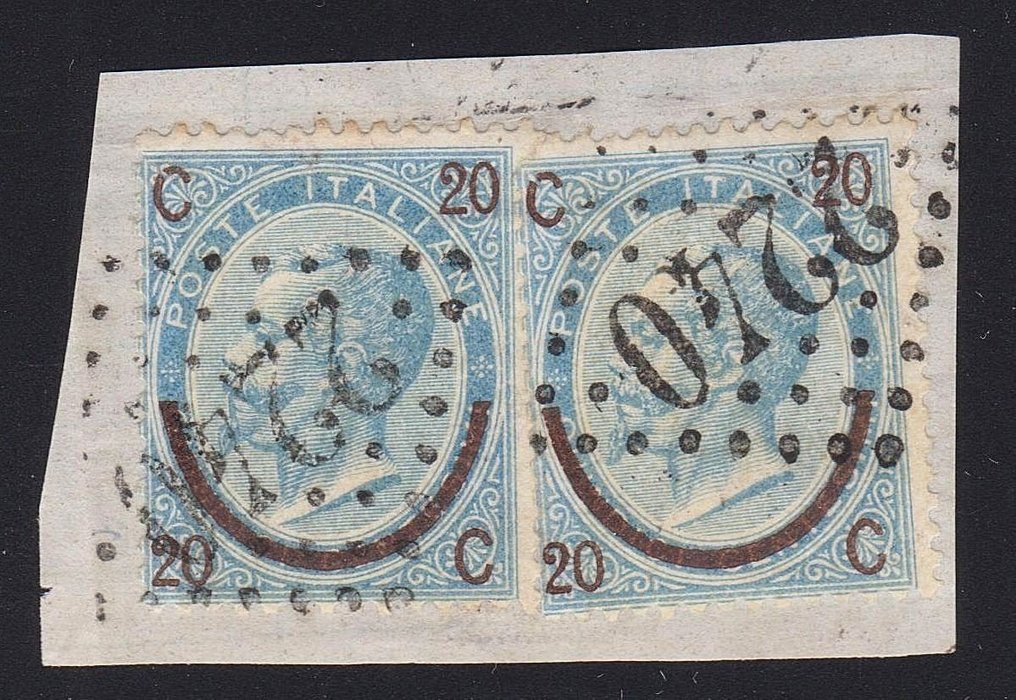 Itália - Reino 1865 - Fragmento raro com 2 exemplares de “Ferradura” com cancelamento de Marselha “2240” R1 cert. Sorani #1.1