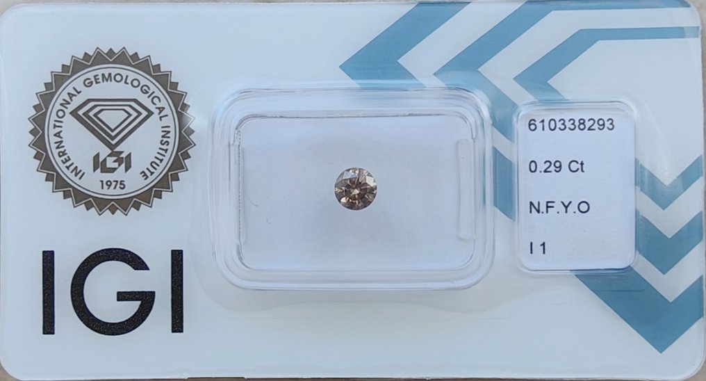 Senza Prezzo di Riserva - 1 pcs Diamante  (Colorato naturale)  - 0.29 ct - Rotondo - Fancy Giallognolo Arancione - I1 - International Gemological Institute (IGI) #1.1