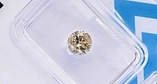 1 pcs Diamant  (Natürlich farbig)  - 0.71 ct - Rund - Light Gelblich Braun - I2 - International Gemological Institute (IGI) #2.1