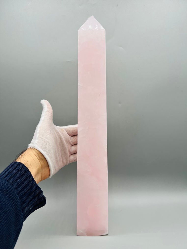 方解石 - 锰方解石 - 粉色 - 紫外线荧光 塔 - 方尖碑 - AAA 级品质 - 治愈石 - 天然石 - 2020年新发现 - 高度: 460 mm - 宽度: 70 mm- 4.29 kg - (1) #3.2
