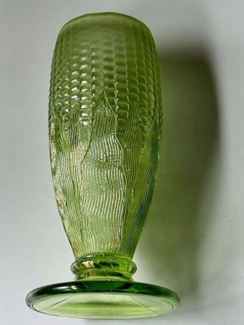 Northwood - Vase -  Sjelden antikk Northwood Green iriserende glass maisdesignvase 1910  - Glass #2.1