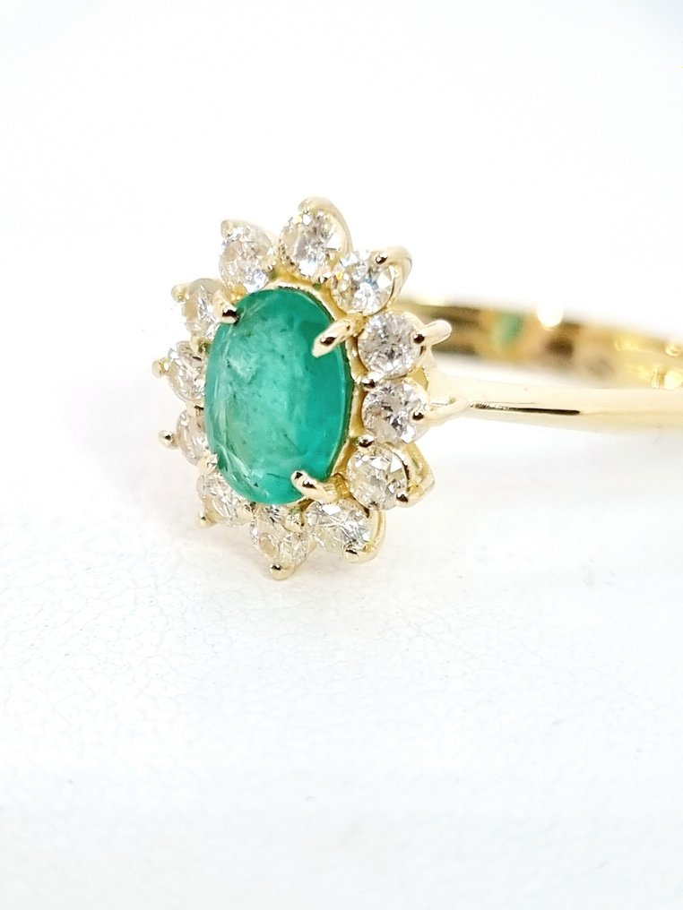 Ingen mindstepris - Ring - 9 kt. Gulguld Smaragd - Diamant #1.2