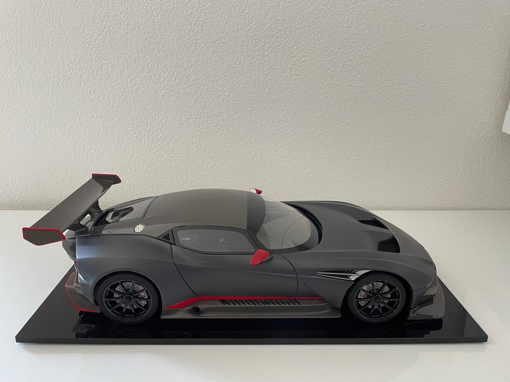 1:8 - Model car - Aston Martin Vulcan Limited Edition of 2 only #1.1