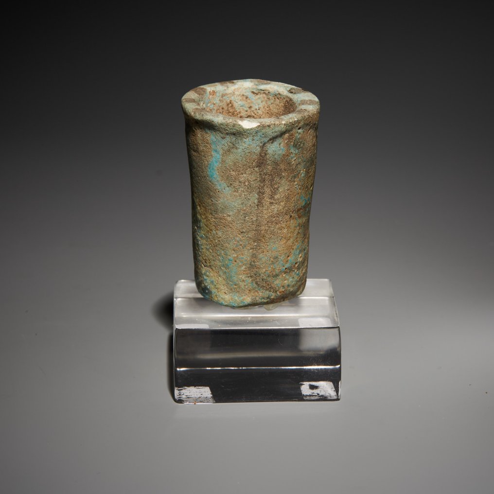 Antigo Egito, Pré-dinástico Faience Vaso votivo. Novo Reino, Reinado de Ramsés 3º, c. 1184 - 1153 AC. 5,5 cm de altura. #2.1