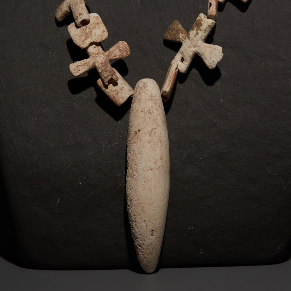 Nayarit, Meksiko Spondylus Kaulakoru. 200 eaa - 800 jKr. 26 cm L. Espanjan tuontilupa. #2.1