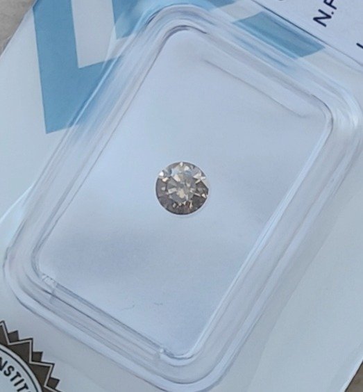Zonder Minimumprijs - 1 pcs Diamant  (Natuurlijk gekleurd)  - 0.29 ct - Rond - Fancy Geelachtig Orange - P1 - International Gemological Institute (IGI) #2.1