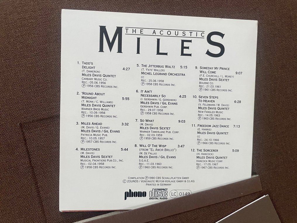 Miles Davis - Book, MiLES DAViS An Illustrated Portrait - Begrænset til 400 - 1991 - Håndunderskrevet, Nummereret #3.2