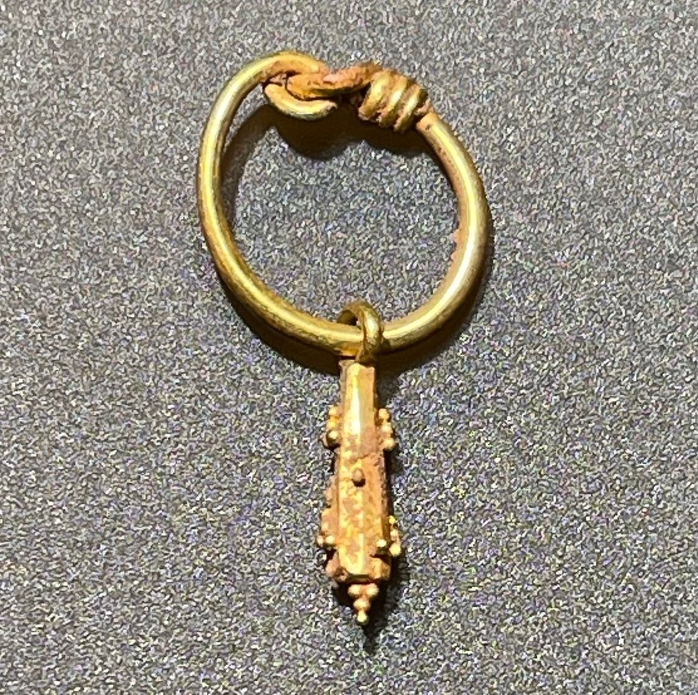 Ancient Roman Gold Iconic Pendant shaped as the Mythological Club of Hercules symbol of Power with Knot-Bezel Loop. #1.1