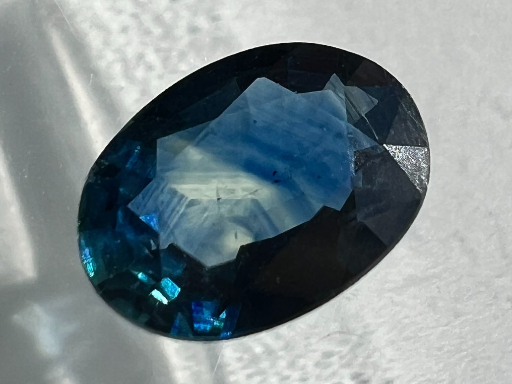 Blue, Green Sapphire  - 0.88 ct - Antwerp Laboratory for Gemstone Testing (ALGT) - Deep Blue (Greenish) #2.1