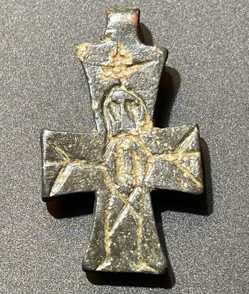 Vikingetiden Bly Meget sjældent kors med ekstremt abstrakt billede af den korsfæstede Jesus Kristus. Med en østrigsk #1.1