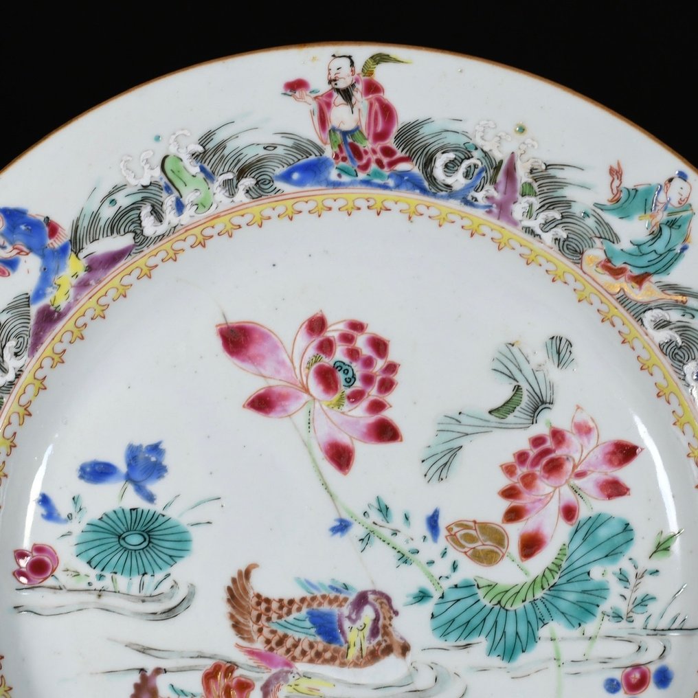 Plato - Assiette en porcelaine aux émaux de la Famille Rose à décor des Huit Immortels - Porcelana #2.1