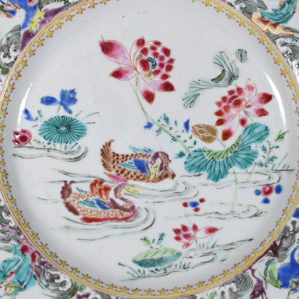 Piatto piano - Assiette en porcelaine aux émaux de la Famille Rose à décor des Huit Immortels - Porcellana #1.2
