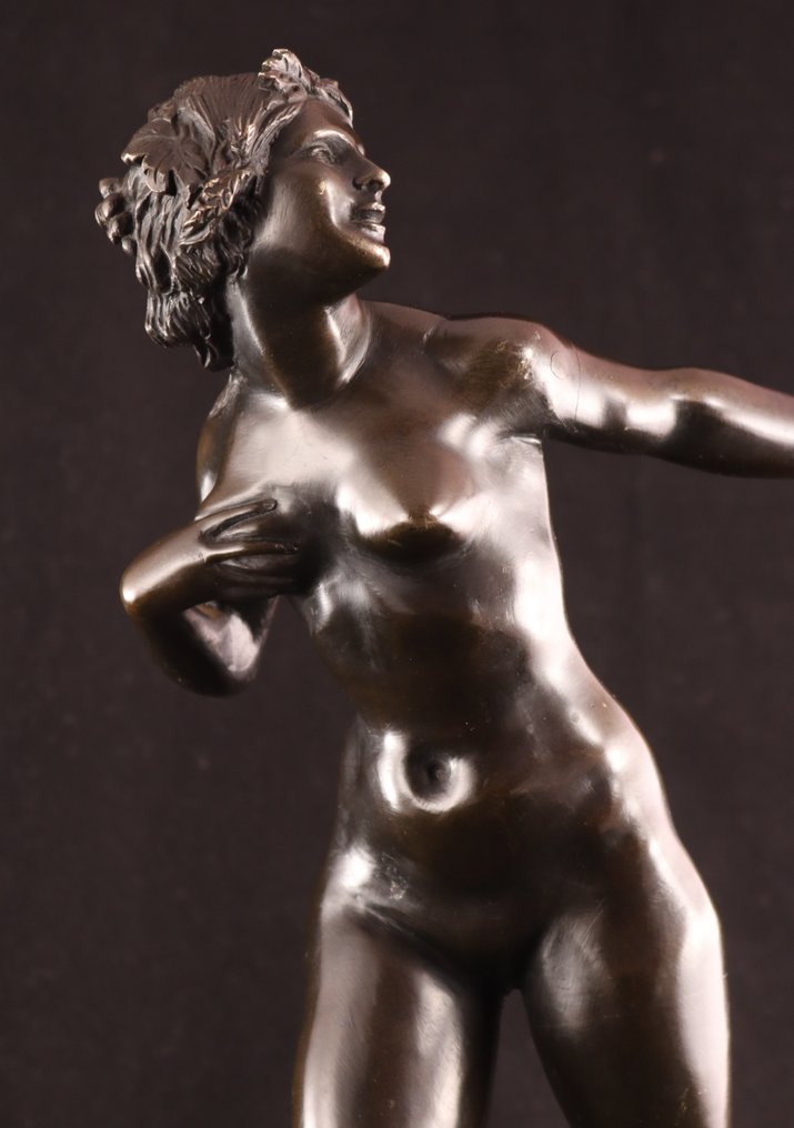 Lina Müller (19th. cent.) - Skulptur, Muziek makende bacchante - 45 cm - Brons #2.1