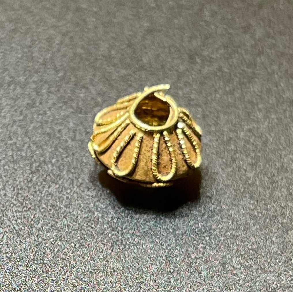 Ancient Roman Gold Elegant Bead with Stylish 'Flower's Leafs' embossed Decoration. With an Austrian Export License. #2.2