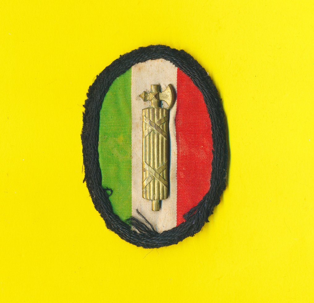 Italien - Rangorden - Squadrismo Marcia su Roma scudetto camicia nera fascio metallico - 20. - først i (2. verdenskrig) #1.1