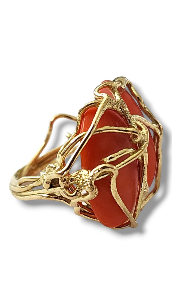 Ring Vintage Natural Coral 18K Yellow Gold Cocktail Ring #1.1