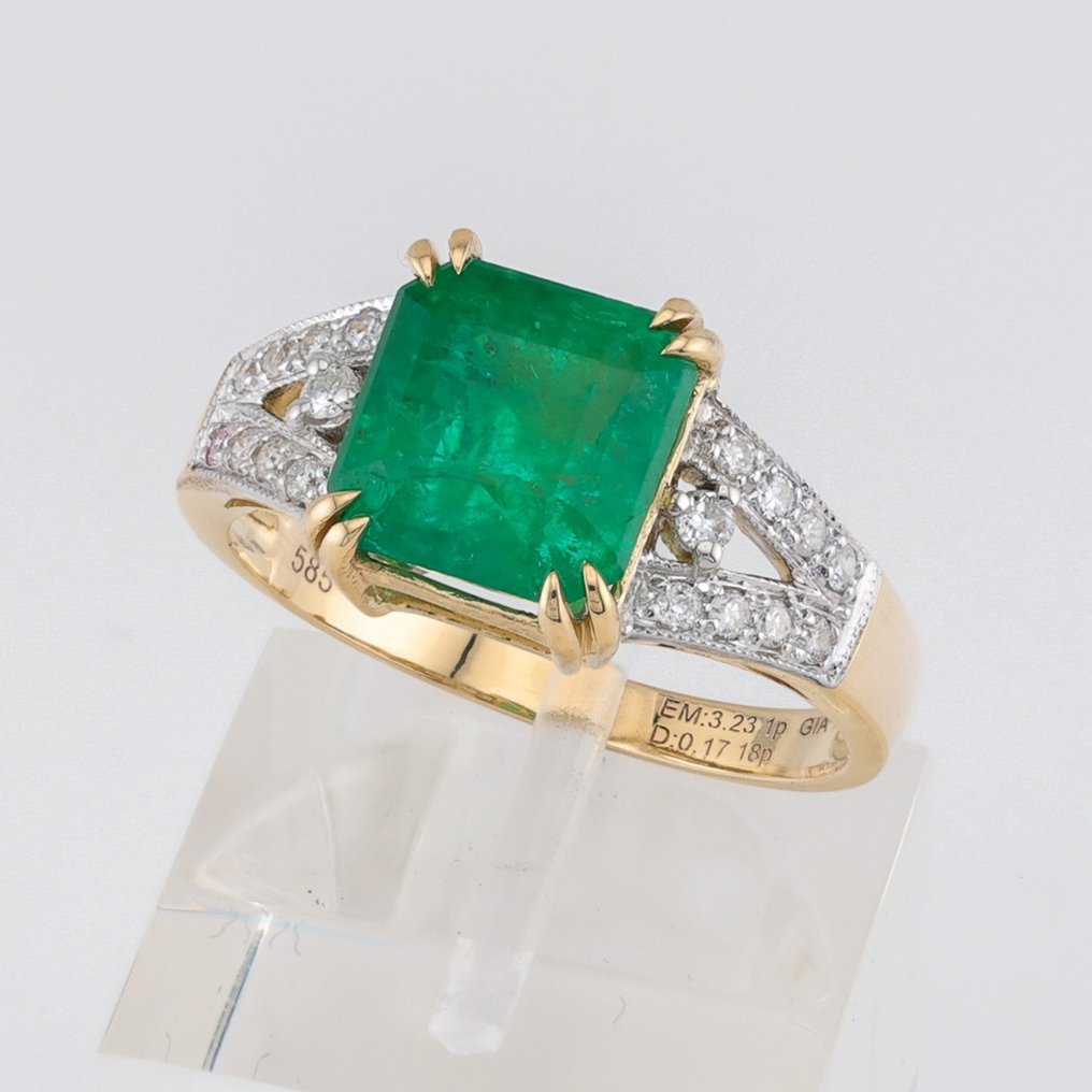 (GIA Certified) - Emerald (3.23) Cts Diamond (0.17) Cts (18) Pcs - Ring - 14 kt. White gold, Yellow gold #1.2