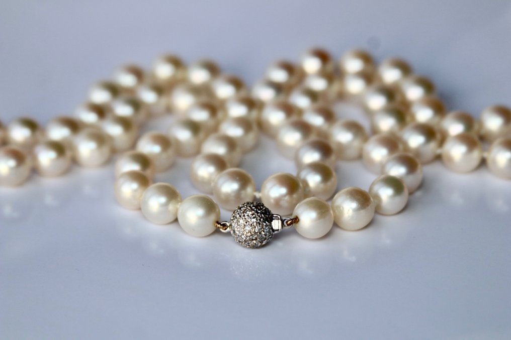 J. Köhle, Pforzheim Japanese sea/saltwater "AAA"  Akoya pearls 9.5mm - Halskjede - 14 karat Hvitt gull -  1.20 tw. Diamant #2.2