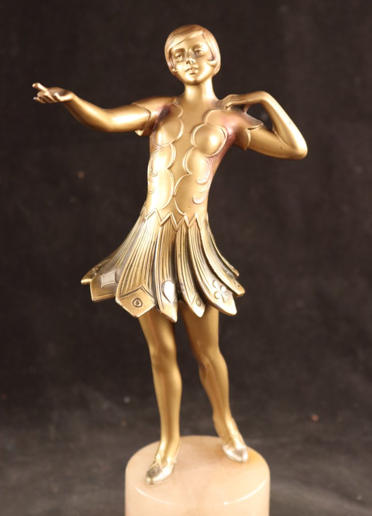 Skulptur, Art Deco danseres - 26 cm - Patinerad vit metall #1.1