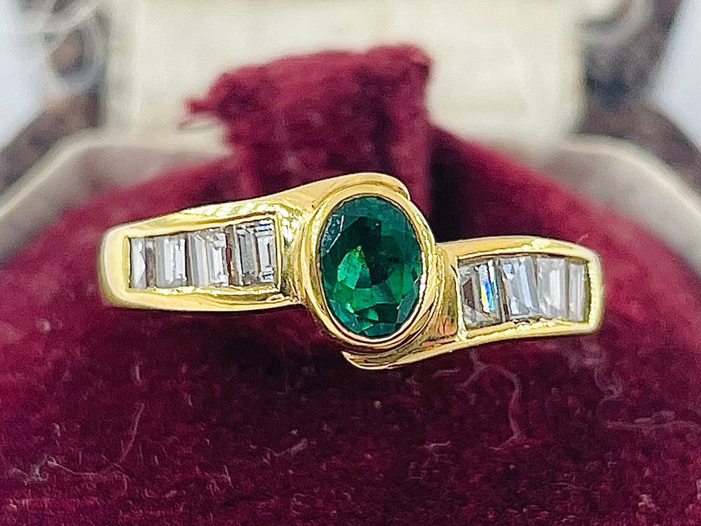Ring - 18 kt. Yellow gold Emerald - Diamond #1.1