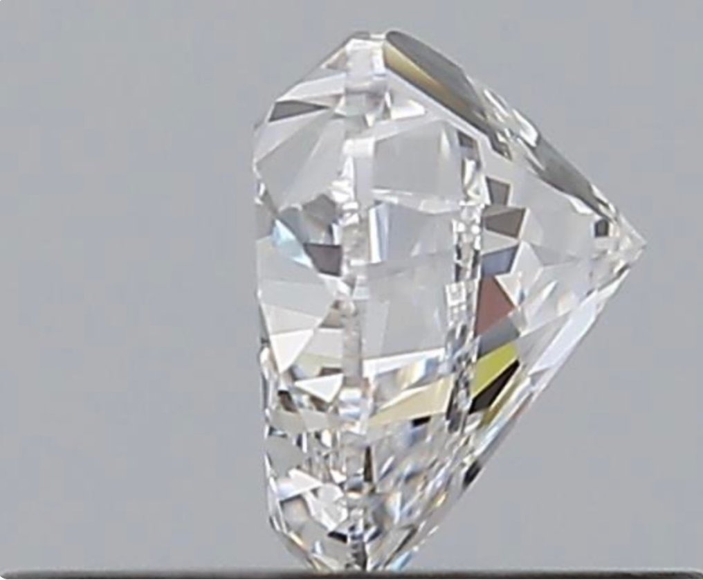 Diamond - 0.50 ct - Brilliant, Heart - E - VVS2 #2.1