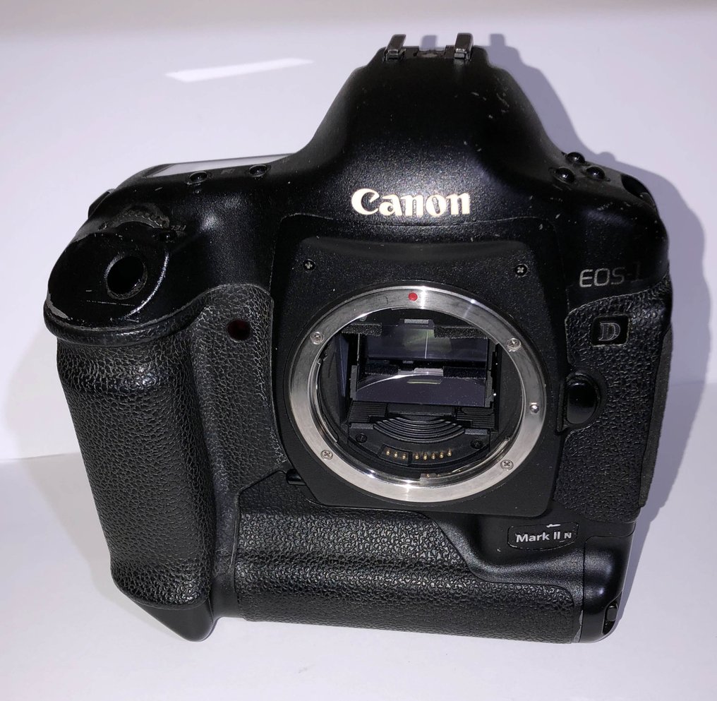 Canon EOS 1D Markii N Digital camera #1.1