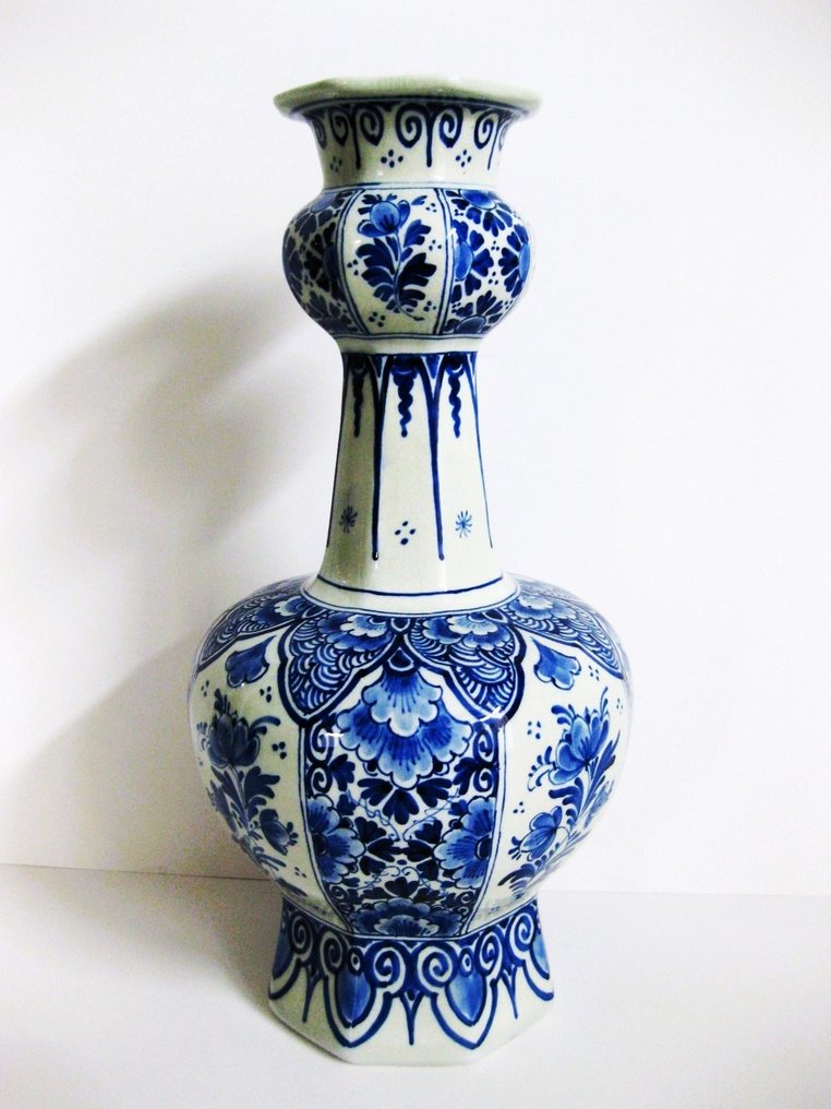 De Porceleyne Fles - Vase -  Knopvase (ottekant) - 30 cm. høj - Fajance #2.1