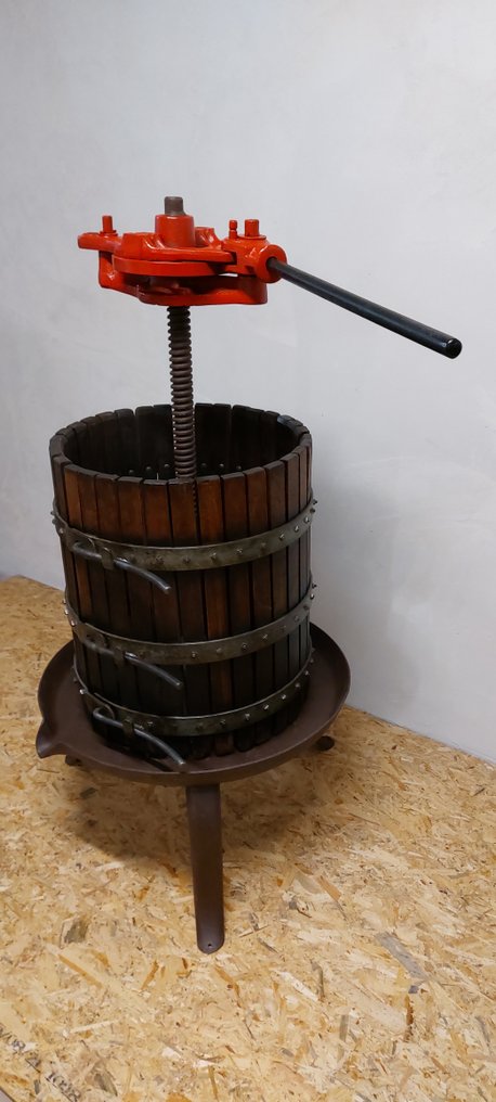 Antique wooden grape press in good condition with alloy base - Εργαλεία  #2.1