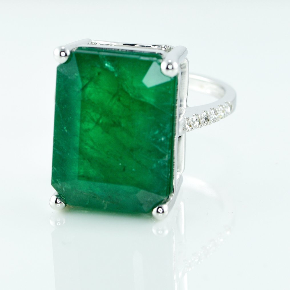 Ring - 14 karaat Witgoud -  14.53 tw. Smaragd - Diamant  #2.1