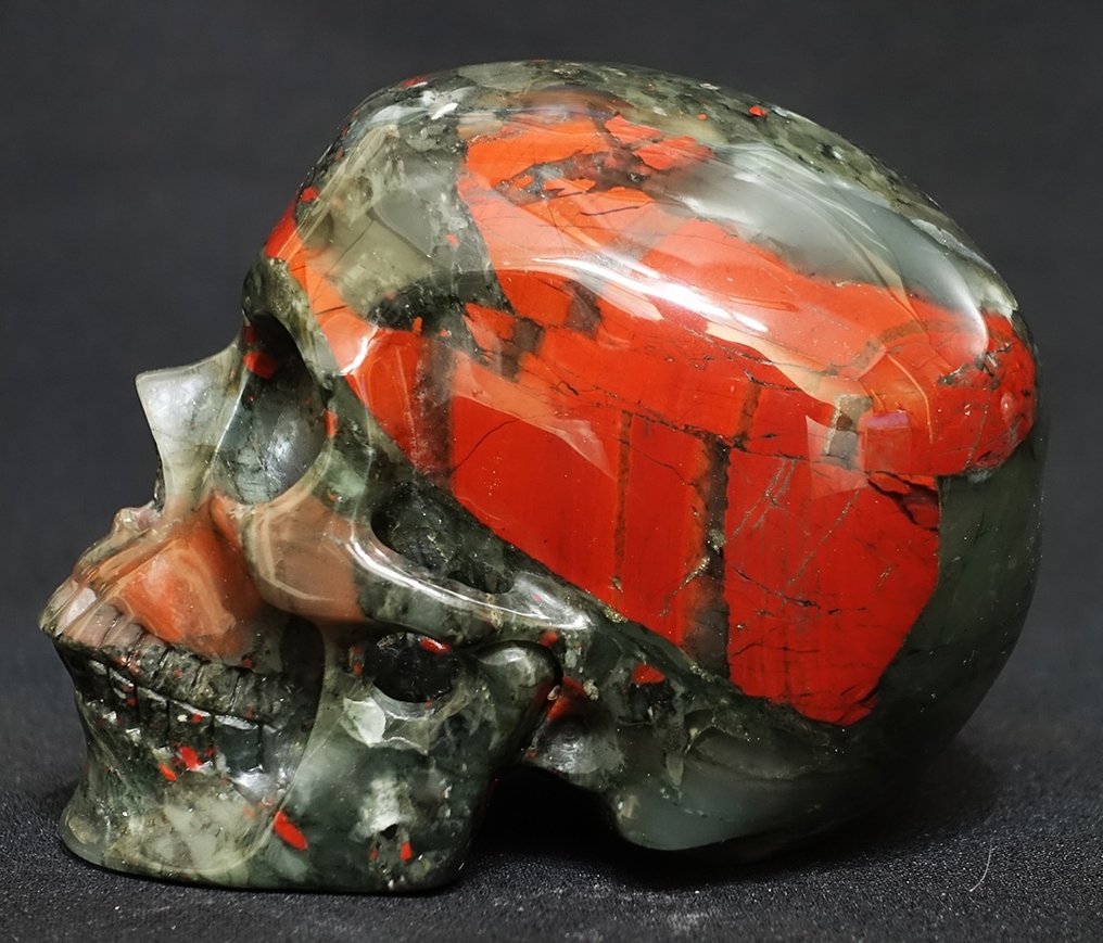Carved Skull in African Red Blood Crystal - Super Realistic Series - Height: 131 mm - Width: 102 mm- 1360 g #1.1