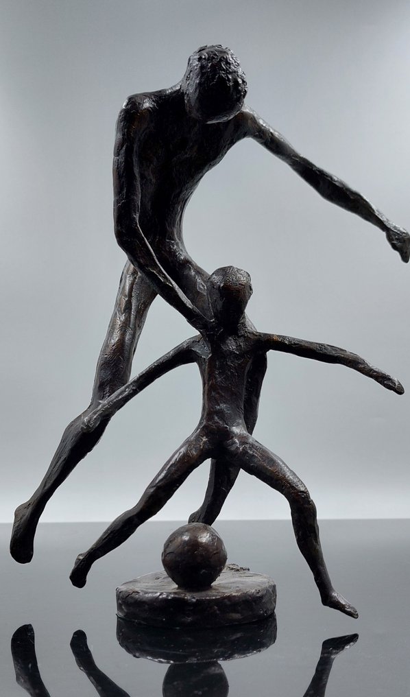 Sculptură, Voetballen met vader - 22.5 cm - Bronz #1.1