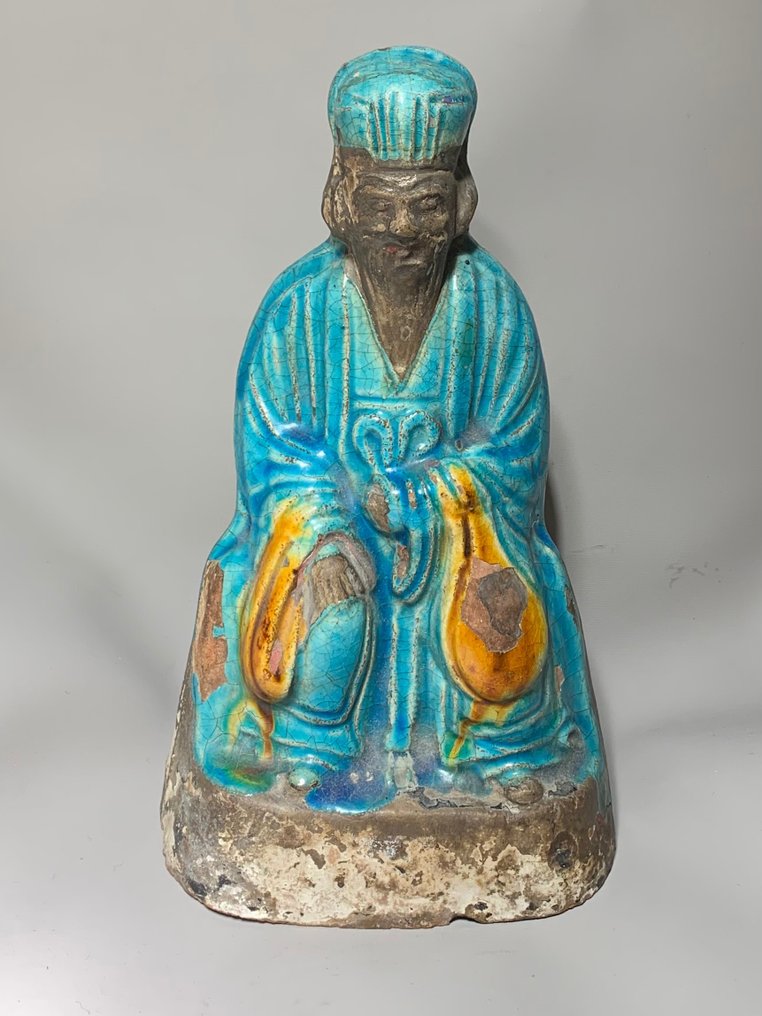 Skulptur som representerer en sittende taoistisk dignitær - Porselen, Steintøy - Kina - Ming-dynastiet (1368 – 1644) #2.1