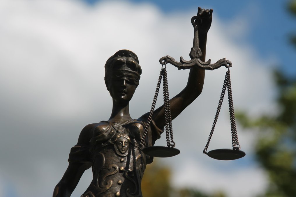 Skulptur, sculptuur, Godin van gerechtigheid; de belichaming van orde en recht - 40 cm - bronse marmor #4.3