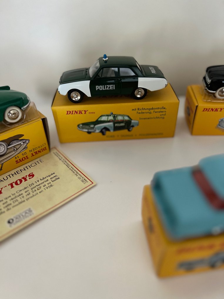 Atlas-Dinky Toys 1:43 - Modellauto  (10) -10x Models, 2x Panneau de Signalisation + Certificat d’Authenticité #3.1