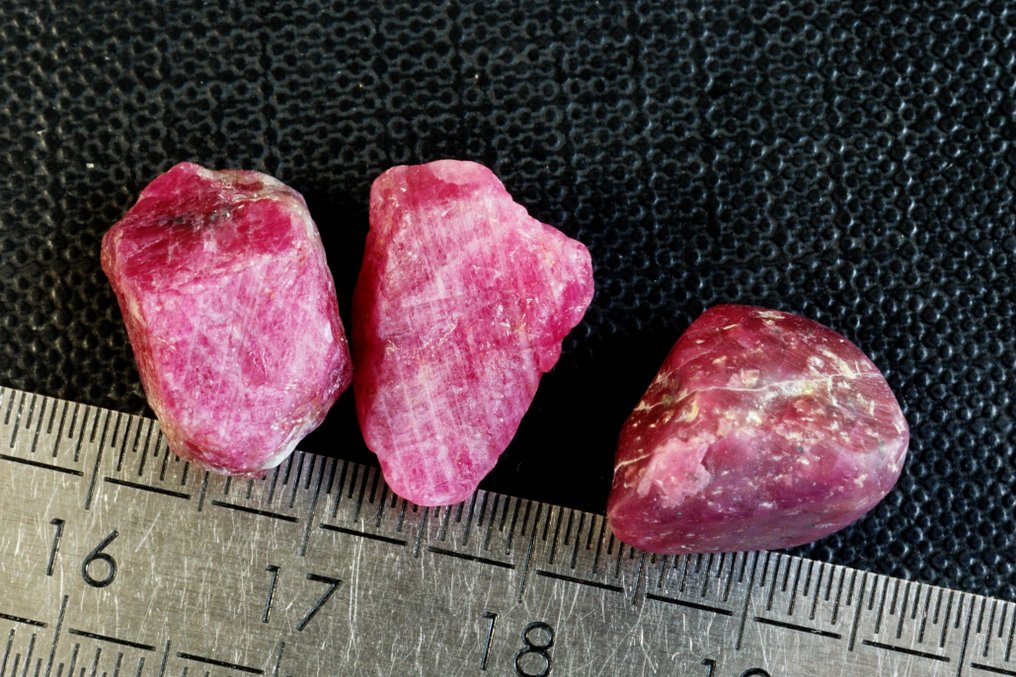 Rubino Cristalli di rubino grezzo non trattato da 37 carati- 7.64 g - (3) #1.1