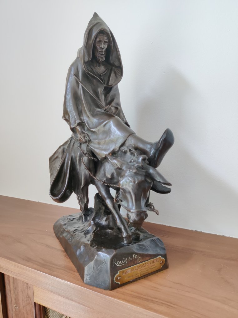 Jean Tarrit (1866-1950) - Szobor, "Route de fez, Marocain Revenant du Marché" - 40 cm - Patinált bronz #1.1