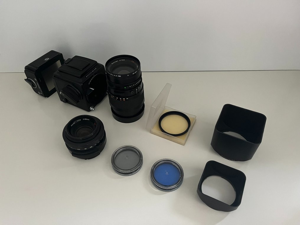 Carl Zeiss, Hasselblad 2000FC + Carl Zeiss Planar 80mm + Sonnar 150mm + acc. | 120 / medium format camera #1.1