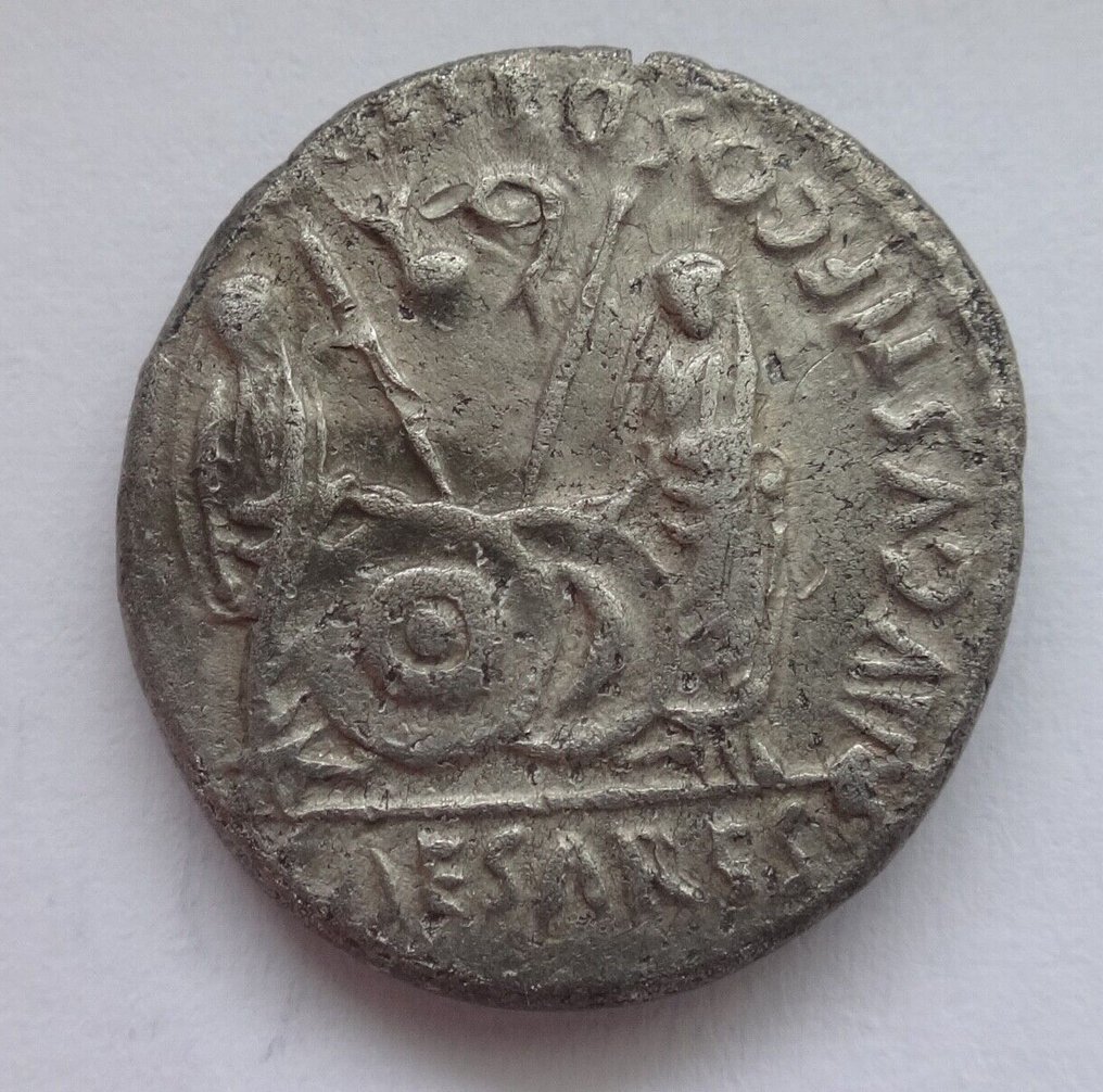 Império Romano. Augustus, 27 BC-AD 14. Denarius, Lugdunum, 2 BC-AD 4.. Denarius #2.1