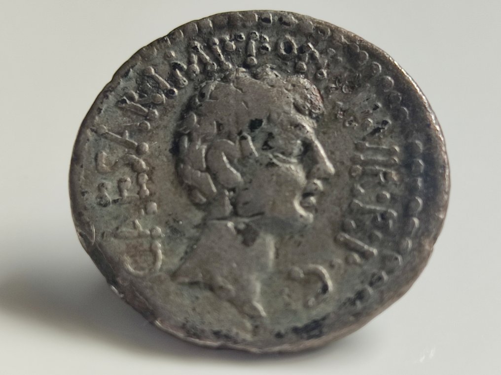 Rooman tasavalta (auktoritatiivinen). Mark Antony and Octavian. Denarius with M. Barbatius, Ephesus (?), 41 BC #2.1