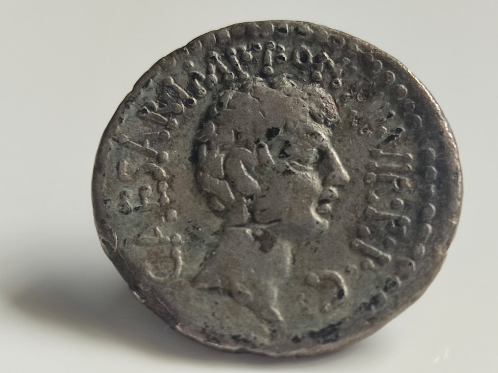 Rooman tasavalta (auktoritatiivinen). Mark Antony and Octavian. Denarius with M. Barbatius, Ephesus (?), 41 BC #3.2